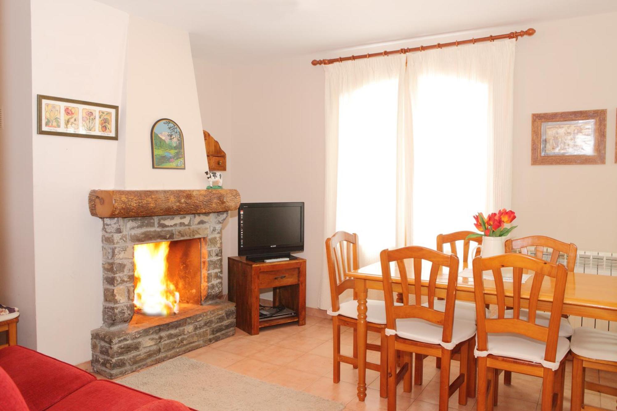 Apartamentos Alba Casa Alquesera Sahun Luaran gambar