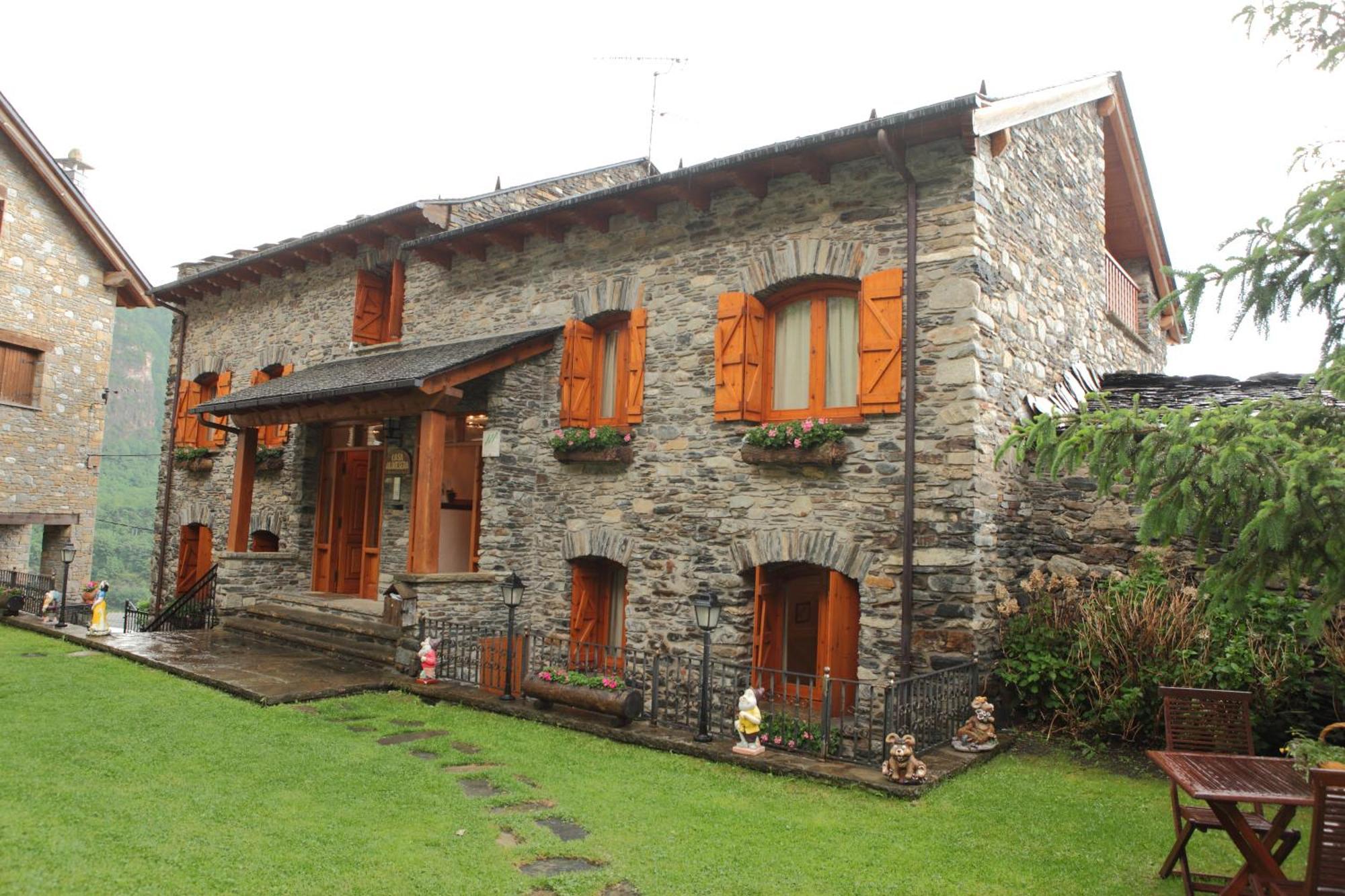 Apartamentos Alba Casa Alquesera Sahun Luaran gambar